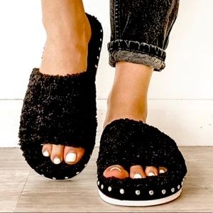 Dolce vita MOCHI SLIPPERS IN BLACK PLUSH